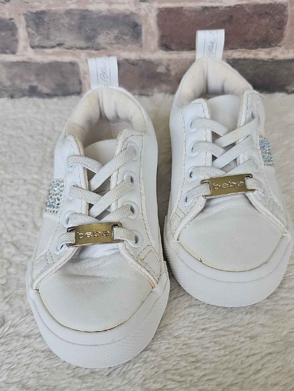 bebe White Kids Sneakers with Silver Logo Plate